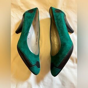 Valmy Moda Made in Italy green suede pumps with black leather inserts size 37